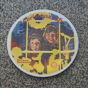 Christmas 1977 Norman Rockwell Round Decorative Tin - Yellow/Blue/Red